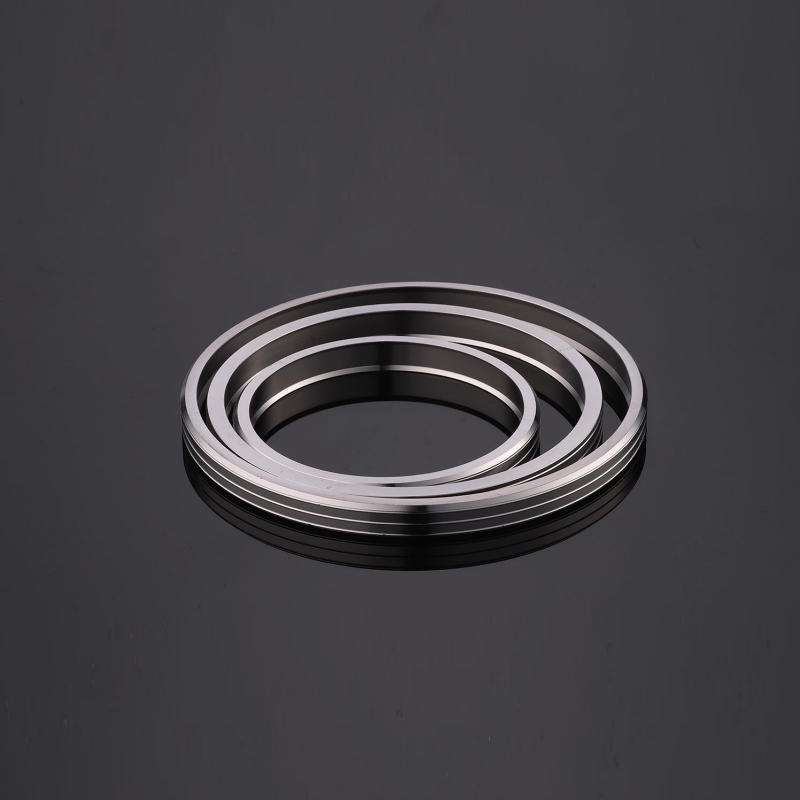 What is the role of the pipe clamp ring？